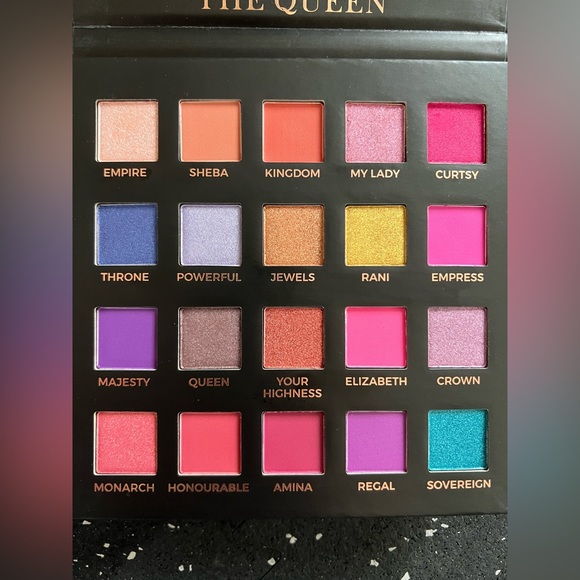 ELOISE | The Queen Eyeshadow Palette - Picture 5 of 6